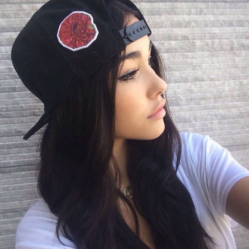 Madison Beer taking a selfie