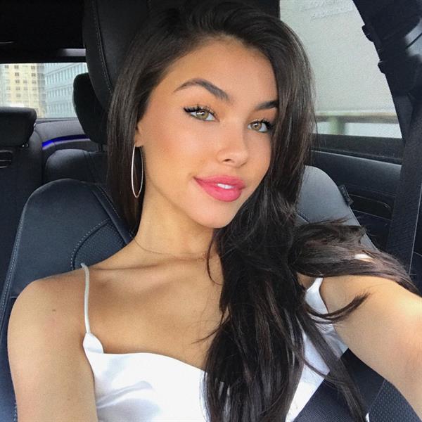 Madison Beer taking a selfie