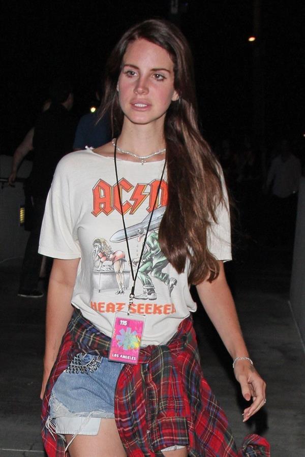 Lana Del Rey Goes to the Red Hot Chili Peppers Concert in LA (8-11-12)