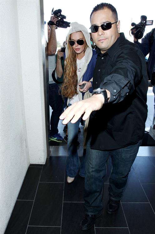 Lindsay Lohan Pictures Lindsay Lohan at LAX Airport 4/18/13