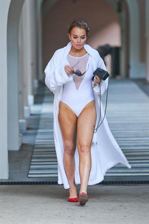 Lindsay Lohan - Wearing a swimsuit at a hotel pool in Hollywood 05.08.12