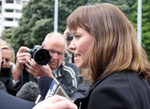 Lucy Lawless - $5,000 check for NZ PM John Key 11/18/09  