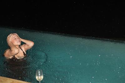 Mariah Carey Looks stunning as she relaxes in the water while on Easter vacation April 2, 2013