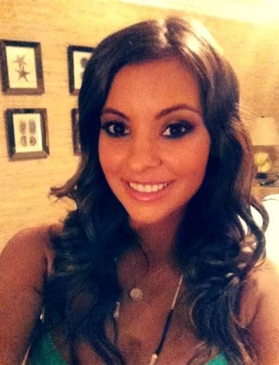 Paris Nichole taking a selfie