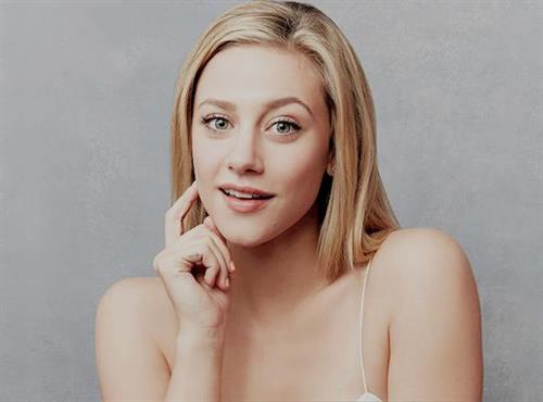 Lili Reinhart