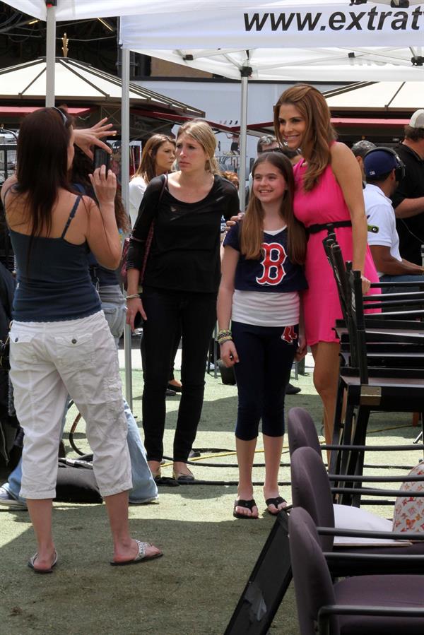 Maria Menounos On her way for EXTRA at the Grove in LA 08.05.13 