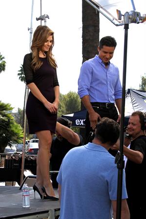 Maria Menounos – “Extra” set candids in LA 10/17/13  