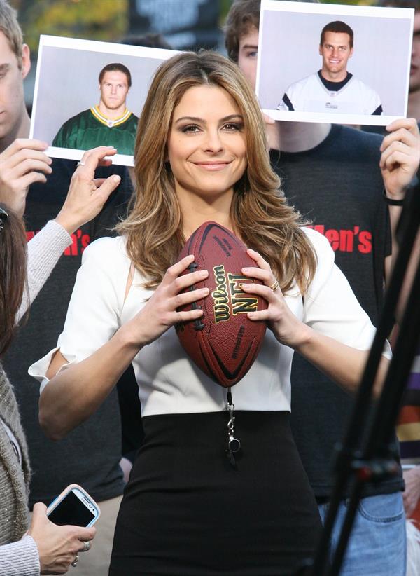 Maria Menounos Maria Menounos On the set at EXTRA at the Grove in LA 11.01.13