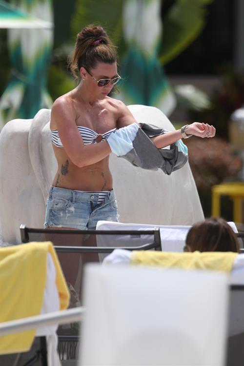 Michelle Heaton Filming a fitness show on Miami Beach, Florida (May 21, 2013) 