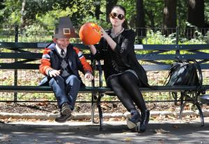 Michelle Trachtenberg on the Set of Gossip Girl in Central Park - September 24, 2012 