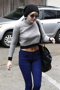 Miley Cyrus Arrives at an office building in Beverly Hills (November 15th, 2012) 