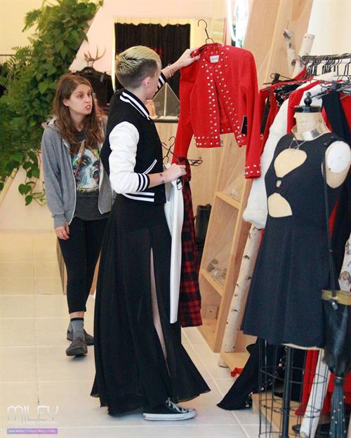 Miley Cyrus Pictures Miley Cyrus shopping at Reformation in West Hollywood 11/9/12