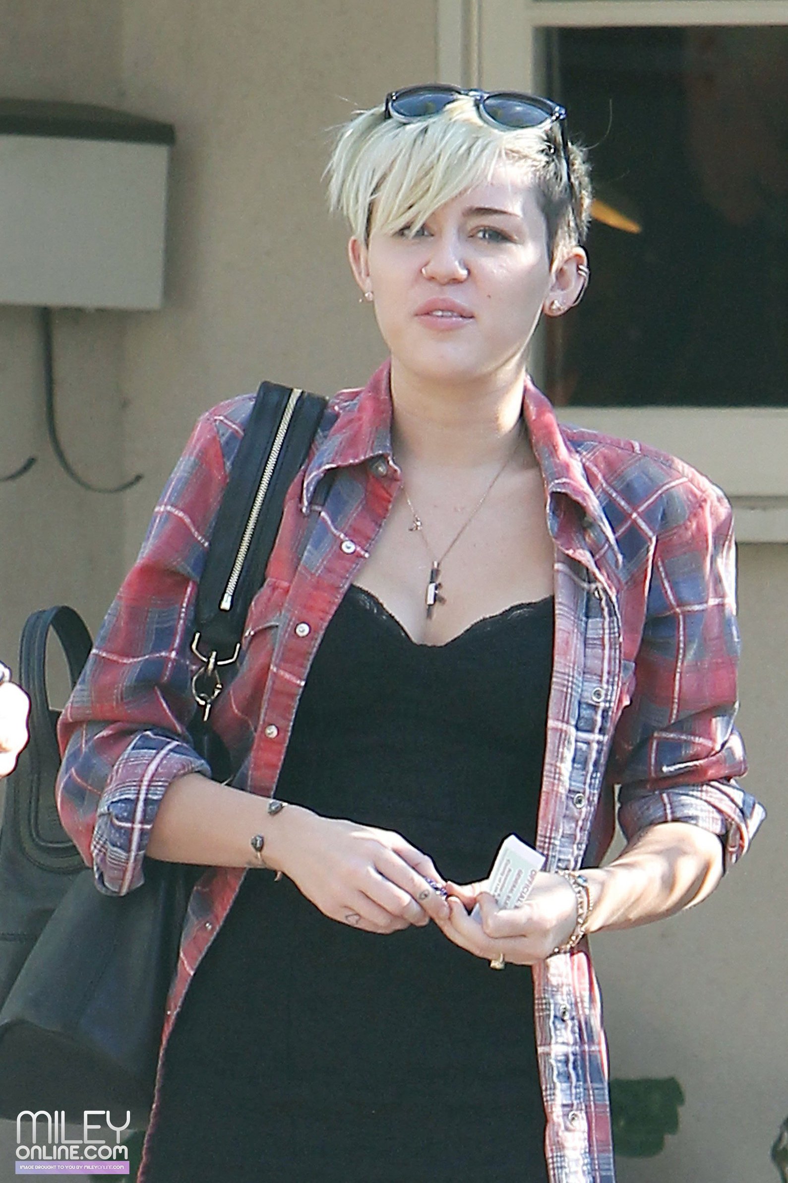Miley Cyrus voting in LA 11/6/12