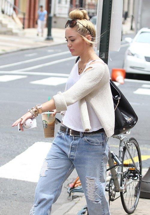 Miley Cyrus - Out with Happy in Philadelphia (August 7th 2012)
