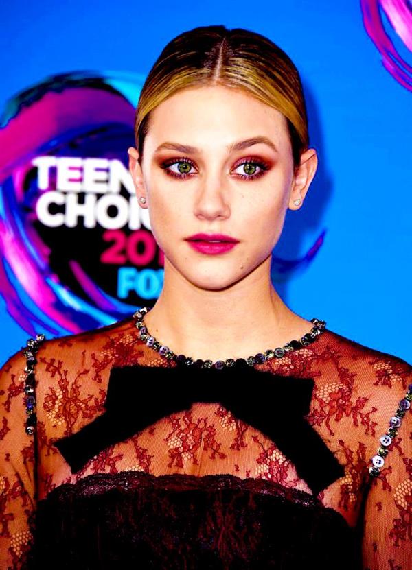 Lili Reinhart