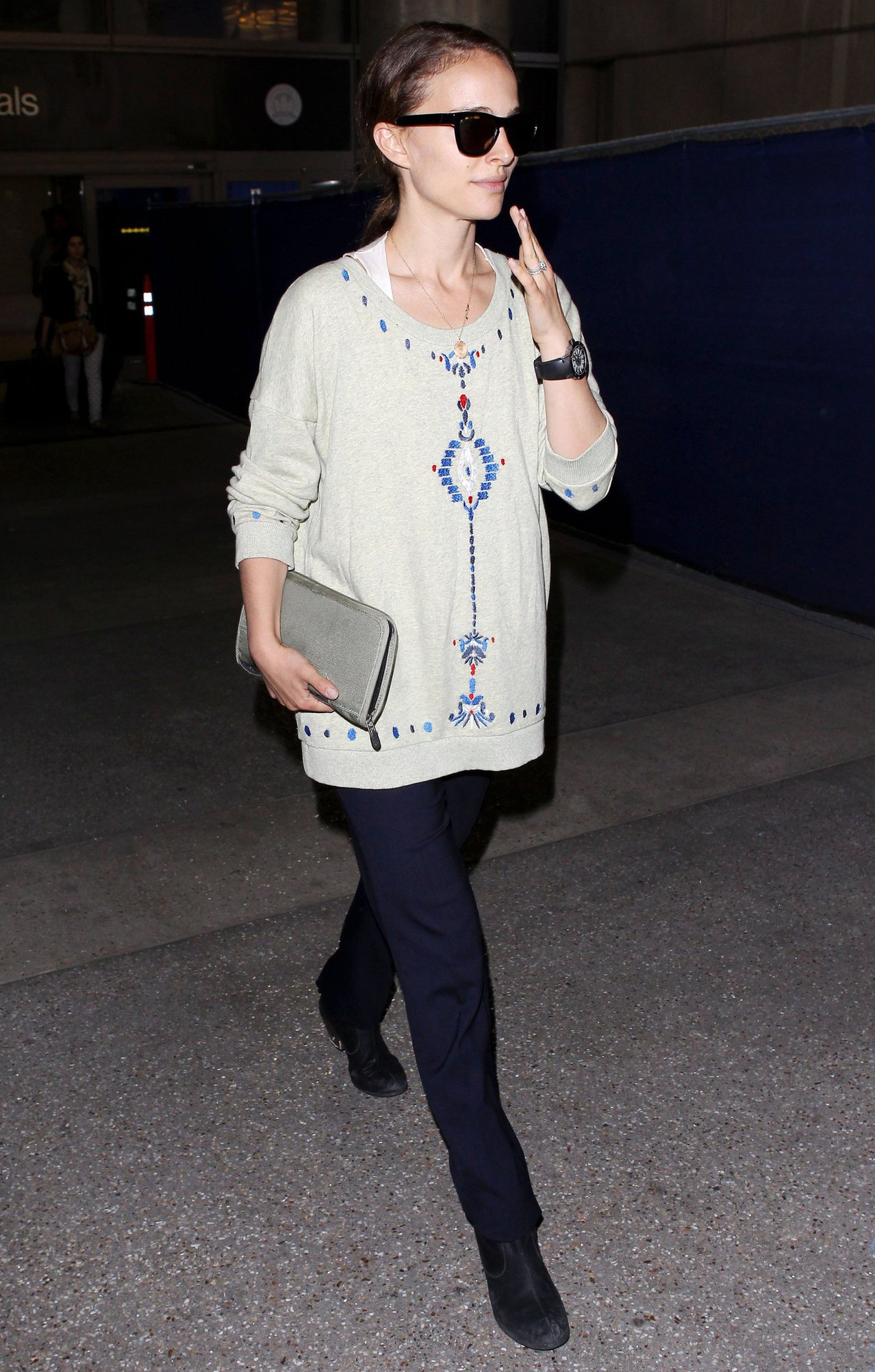 Natalie Portman Pictures Natalie Portman arrives at LAX Airport - May 30, 2013
