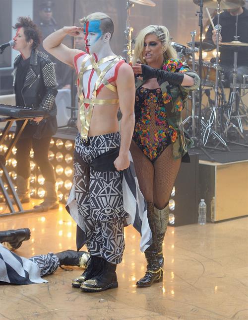 Kesha Performs on the Today Show in New York City (November 20, 2012) 
