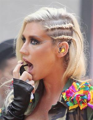 Kesha Performs on the Today Show in New York City (November 20, 2012) 