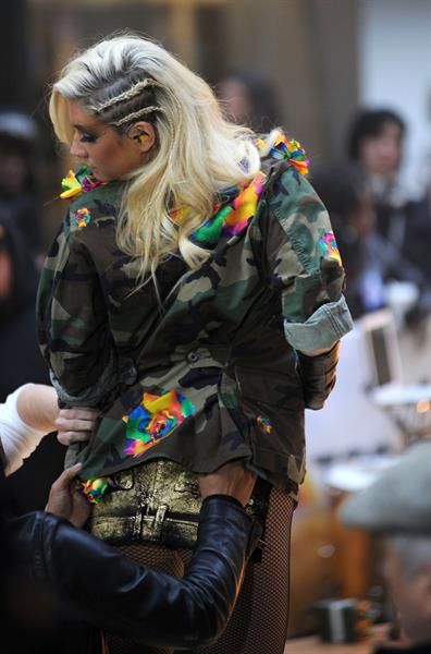 Kesha Performs on the Today Show in New York City (November 20, 2012) 