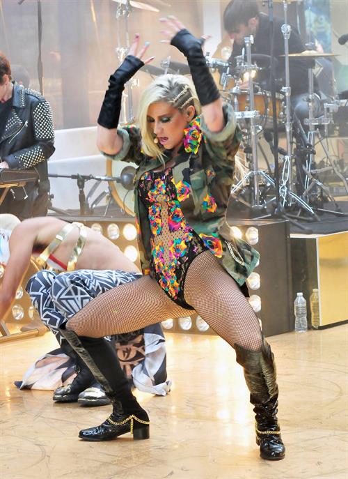 Kesha Performs on the Today Show in New York City (November 20, 2012) 
