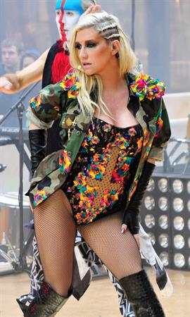 Kesha Performs on the Today Show in New York City (November 20, 2012) 