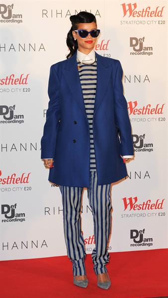 Rihanna Westfield Stratford Lights London Switch On (November 19, 2012) 