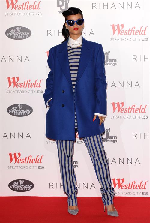 Rihanna Westfield Stratford Lights London Switch On (November 19, 2012) 