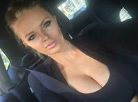 Zienna Eve taking a selfie