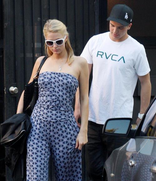 Paris Hilton Pictures Paris Hilton out And About in Beverly Hills 01.03.13