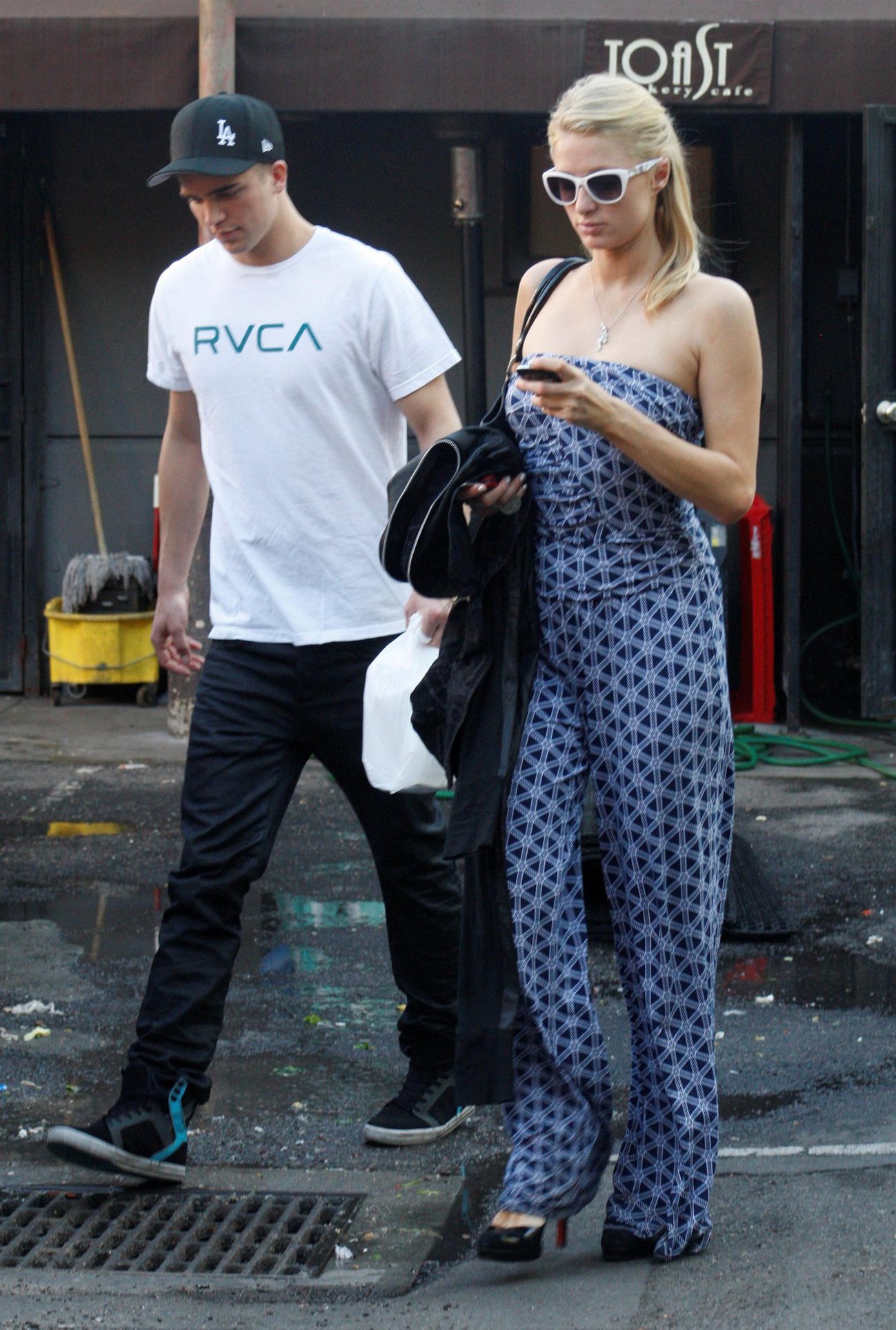 Paris Hilton out And About in Beverly Hills 01.03.13 