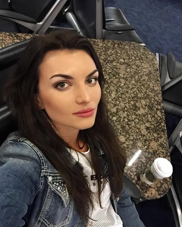 Lana Alexandra taking a selfie