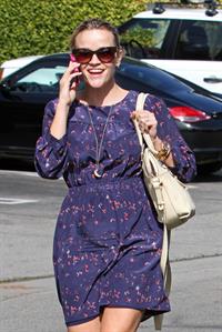 Reese Witherspoon - Out in Santa Monica (01.02.2013)