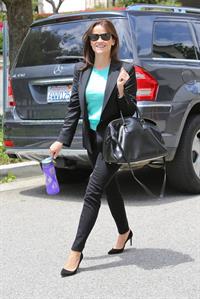 Reese Witherspoon Spotted running errands in Los Angeles (May 7, 2013) 