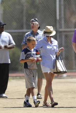 Reese Witherspoon Plays football with husband in Los Angeles (May 11, 2013) 