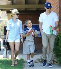 Reese Witherspoon Plays football with husband in Los Angeles (May 11, 2013) 