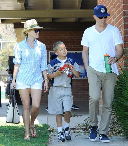 Reese Witherspoon Plays football with husband in Los Angeles (May 11, 2013) 