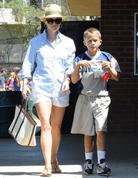 Reese Witherspoon Plays football with husband in Los Angeles (May 11, 2013) 