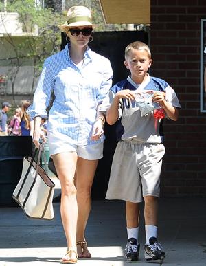 Reese Witherspoon Plays football with husband in Los Angeles (May 11, 2013) 