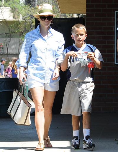 Reese Witherspoon Plays football with husband in Los Angeles (May 11, 2013) 