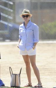 Reese Witherspoon Plays football with husband in Los Angeles (May 11, 2013) 