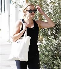 Reese Witherspoon - Heads to Kinetic Cycling for workout in Brentwood (21.06.2013) 
