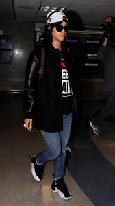 Rihanna Arrives back in Los Angeles after a flight form New York City June 3, 2012