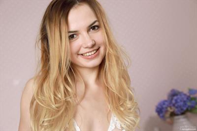 Izolda in a Little Bit of Something