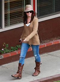 Sandra Bullock - Afternoon school run in Los Angeles (20.02.2013) 