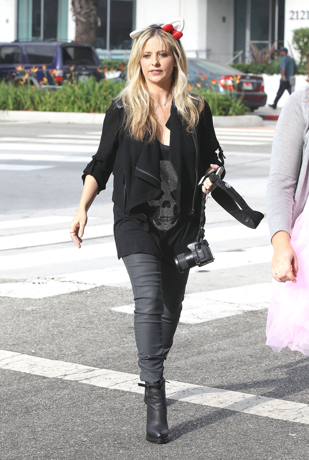 Sarah Michelle Gellar Pictures Sarah Michelle Gellar drops off her daughter at school in Santa Barbara  on Halloween 2012