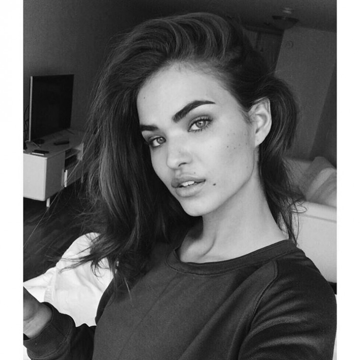 Robin Holzken taking a selfie