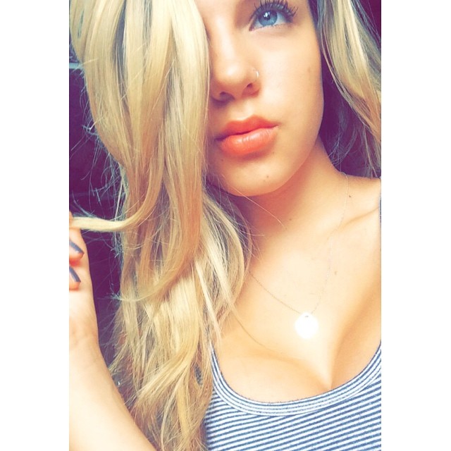 Lauren Mariee taking a selfie