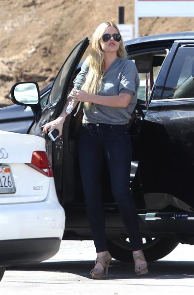 Sophie Monk - UPS Store in West Hollywood - August 28, 2012