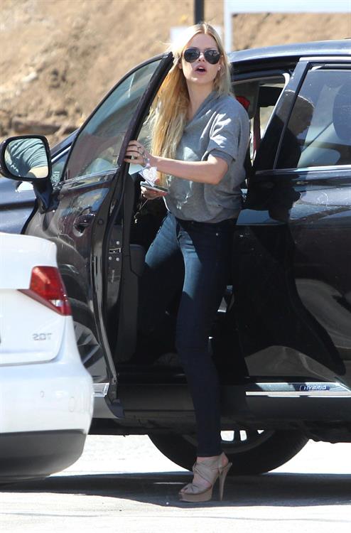 Sophie Monk - UPS Store in West Hollywood - August 28, 2012