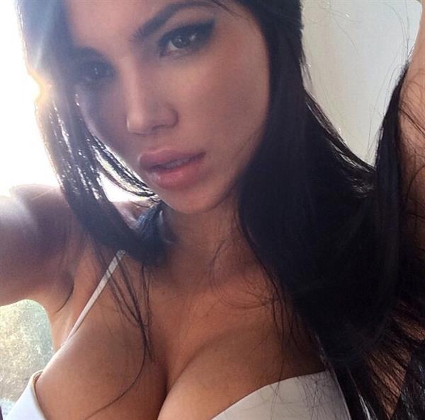 Svetlana Bilyalova in lingerie taking a selfie